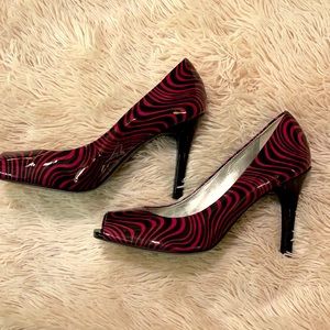 Gianni Bini 3” heels, size 8